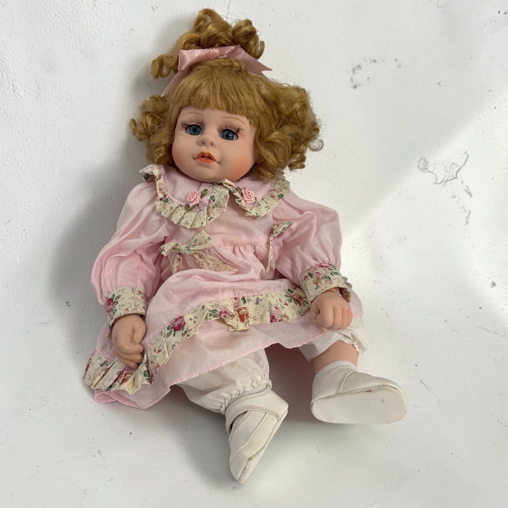 Heritage Mint Ltd 2000 Porcelain Doll Pink Floral Dress Blue Eyes Blonde Curls